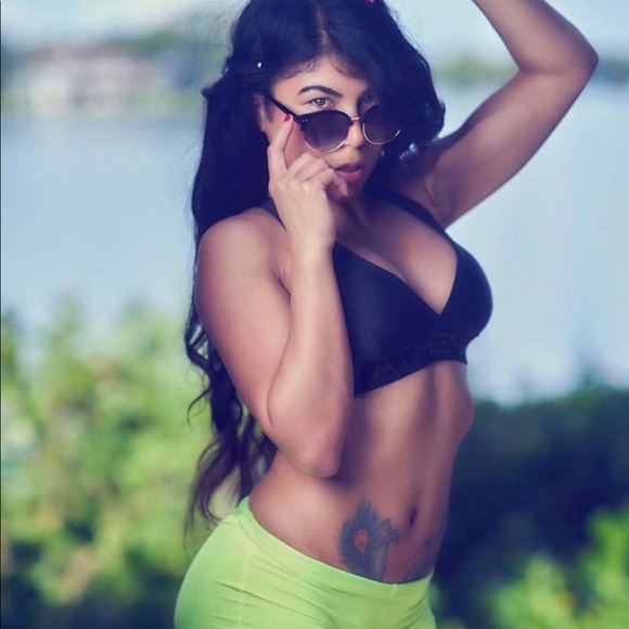 Black and Gold Trimmed Circular Frame Sunglasses - Picture 5 of 5